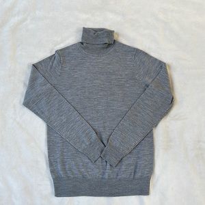 Uniqulo wool turtleneck sweater